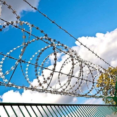 Τρακτικό σύρμα ξυραφιού Χαμηλό άνθρακα Σιδηρούν σύρμα για φράχτες ασφαλείας